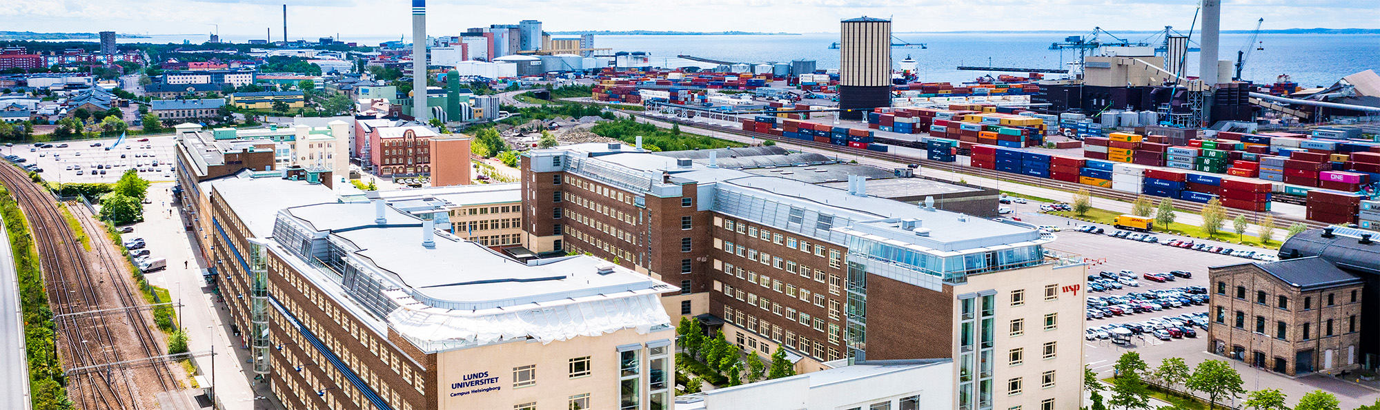 fågelvy över campus helsingborg och hamnen. Foto. 